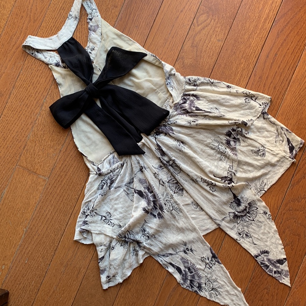 Free People black & off white floral halter tank top size small